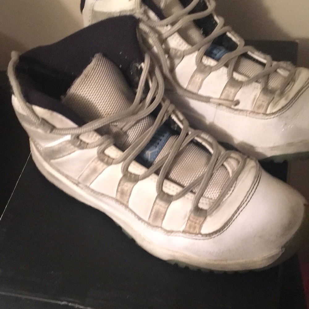 Jordan 11 white legend blue black